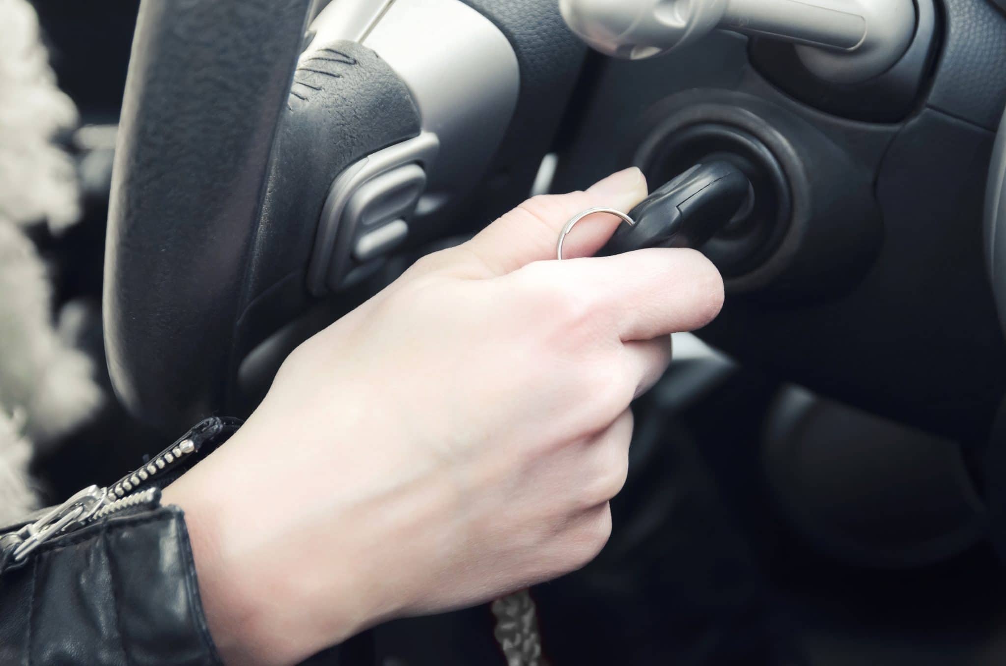 Comment démarrer une voiture avec une batterie faible ?