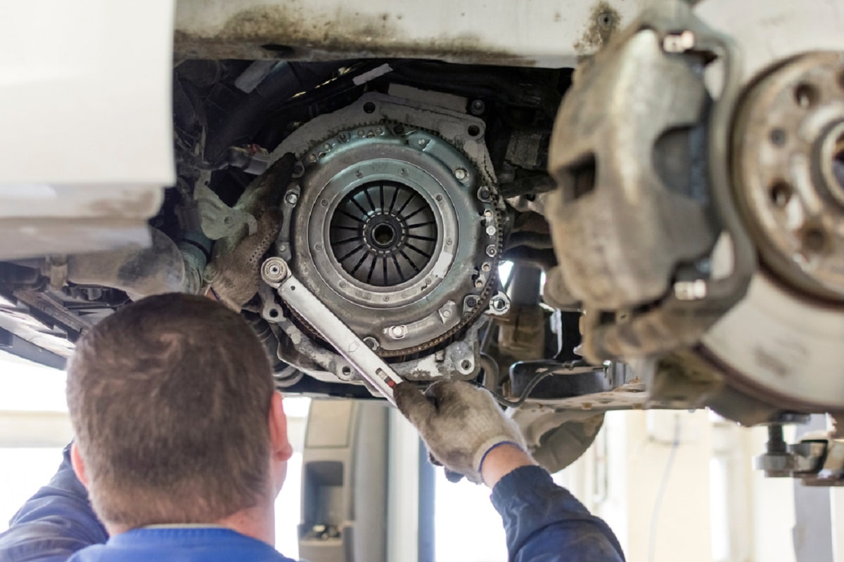 Comment fonctionne un embrayage de voiture ?