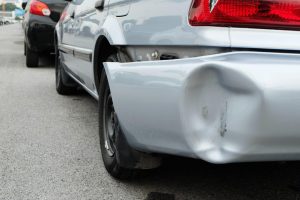 Carrosserie endommagée : que faire en cas de dégâts d’un pare-chocs ?