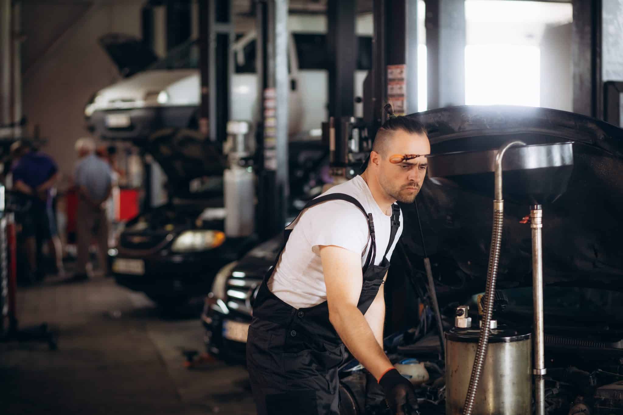 Quand doit-on effectuer une vidange auto ? Quels sont les signes avant-coureurs ?